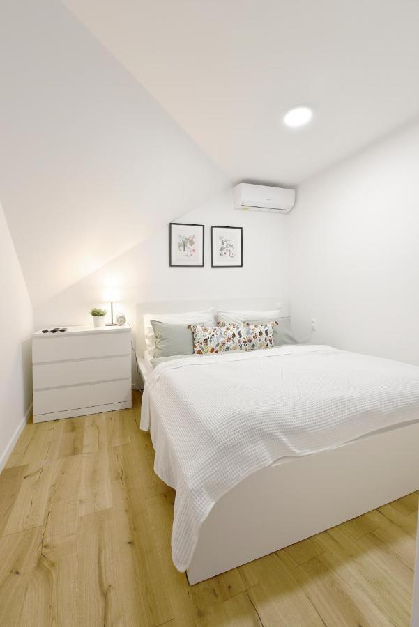 Apartman S Atriom V Historickom Centre เตร็นชีน ภายนอก รูปภาพ
