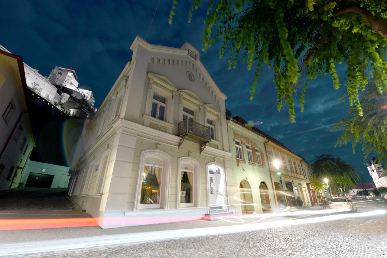 Apartman S Atriom V Historickom Centre เตร็นชีน ภายนอก รูปภาพ